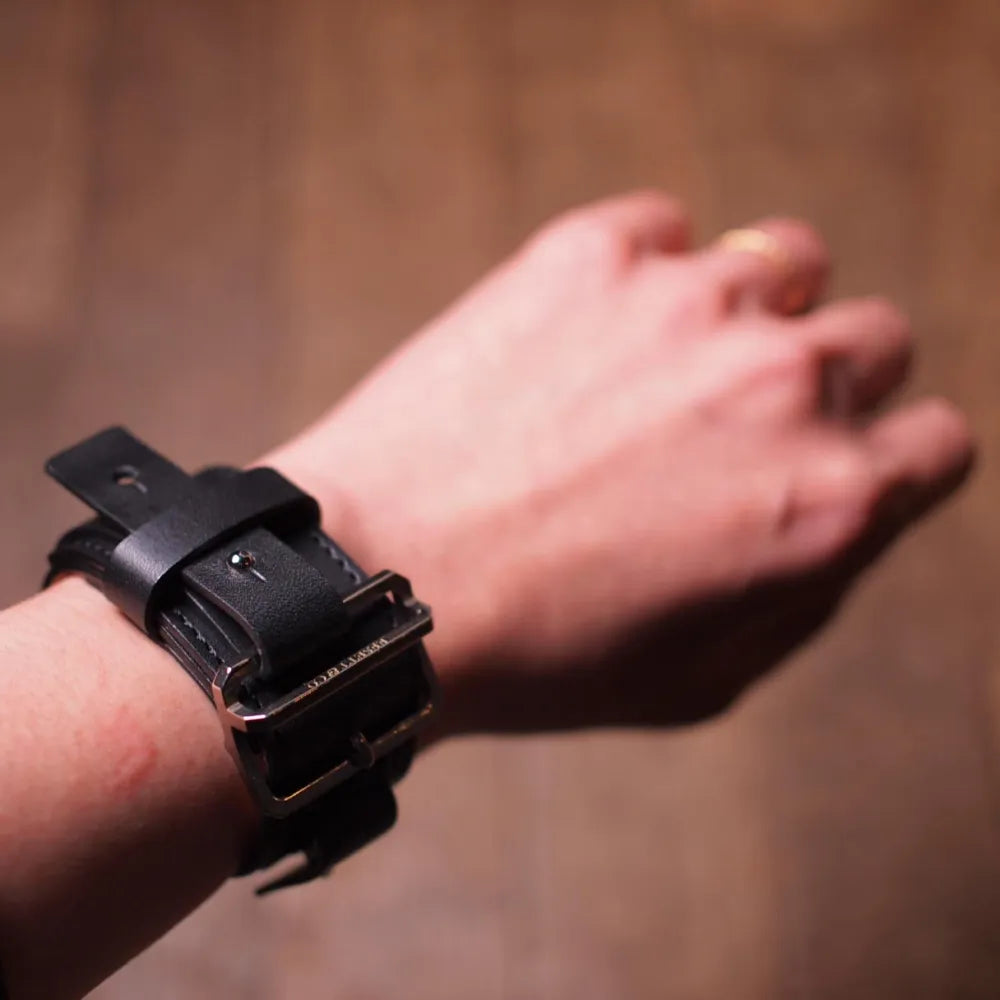 EESETT&Co/WRISTBAND -LUCY-