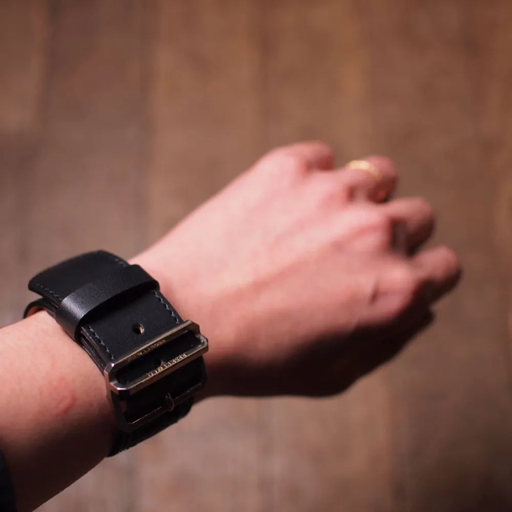 EESETT&Co/WRISTBAND -LUCY-
