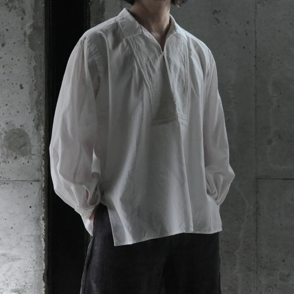 SARTO/TUCKED SLEEVE EMBROIDERY BLOUSE