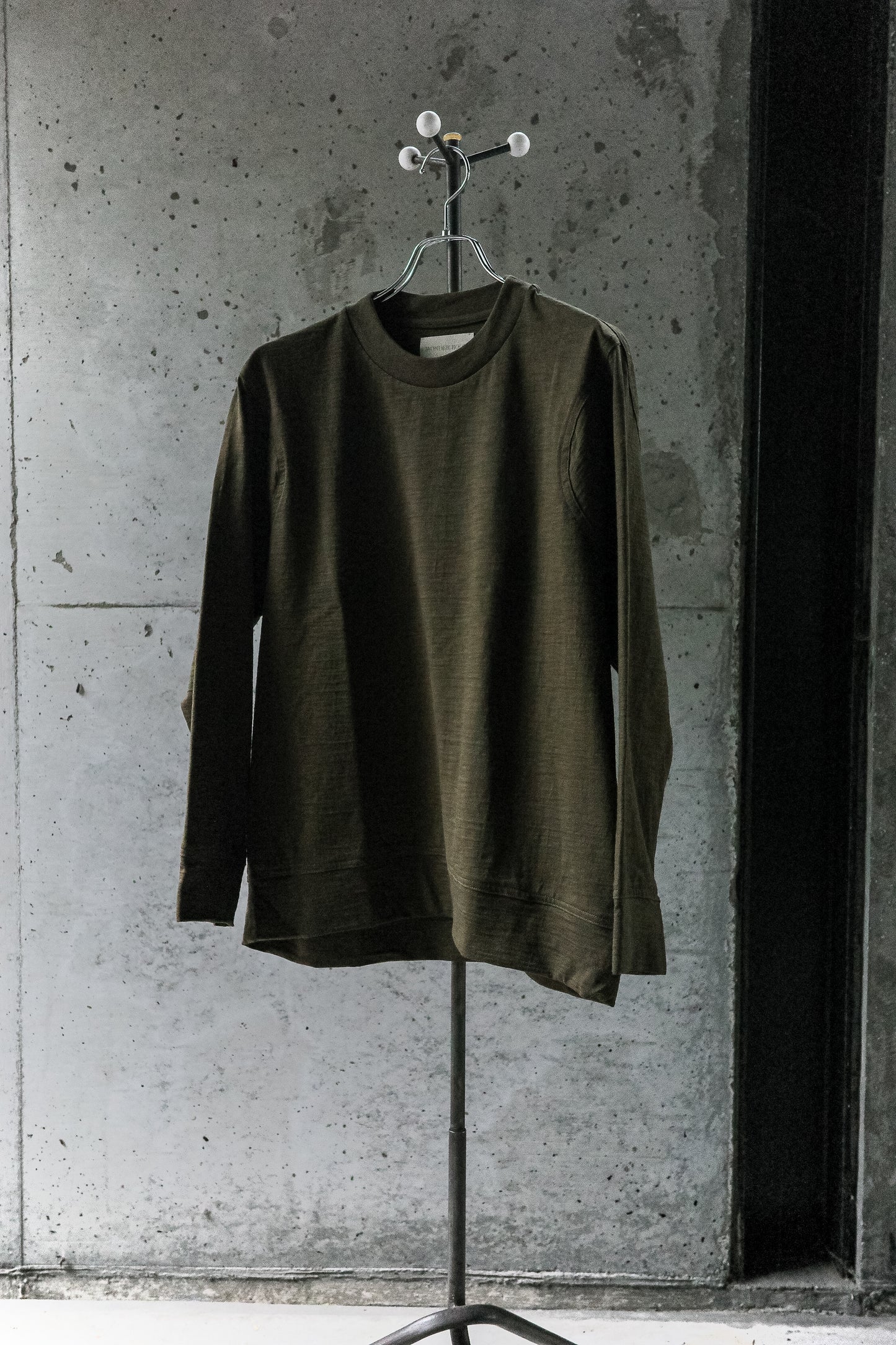 WONDER ROOM/L/S Crewneck Tee