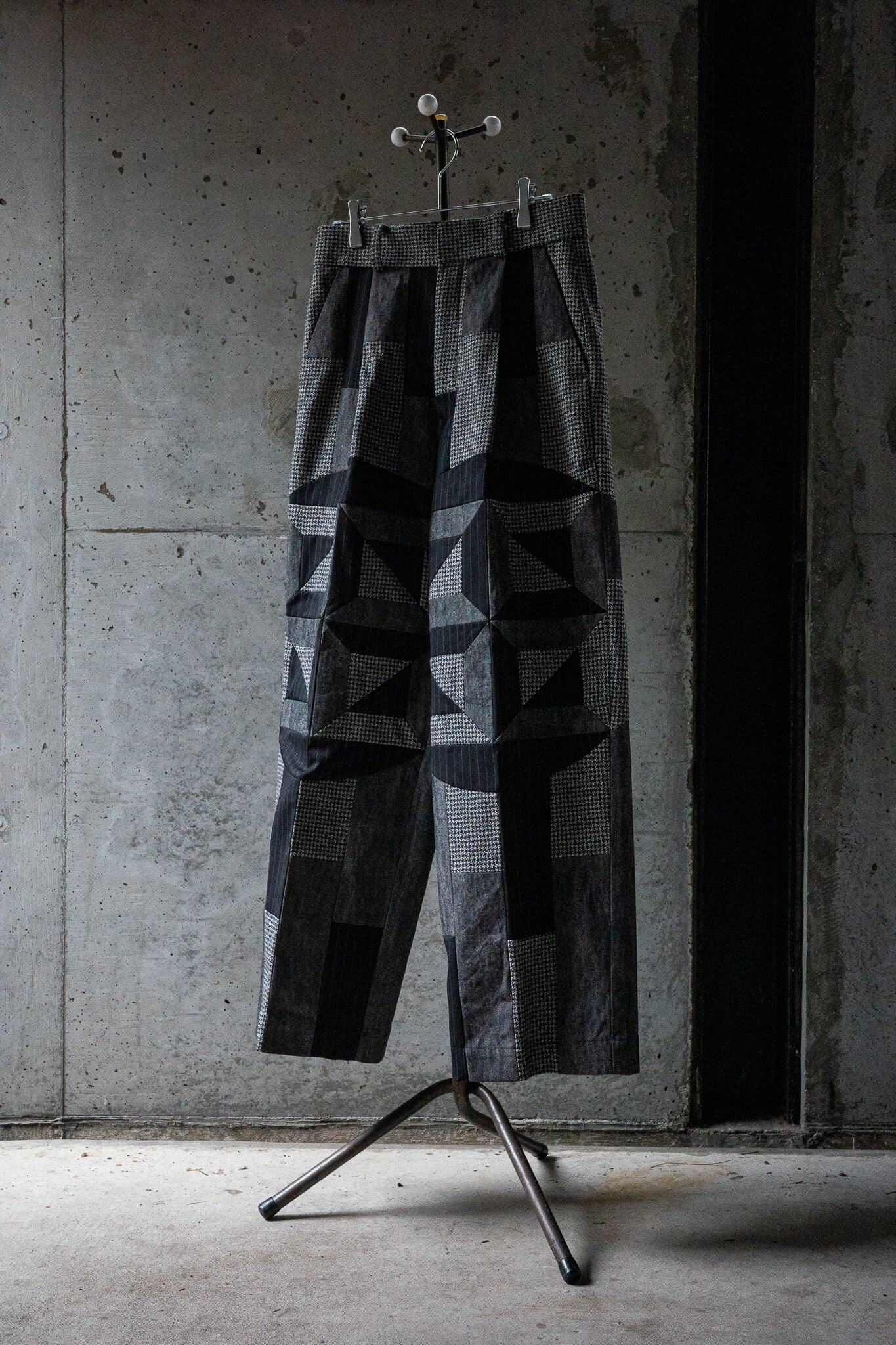 Spomenik/Wide tuck pants 005