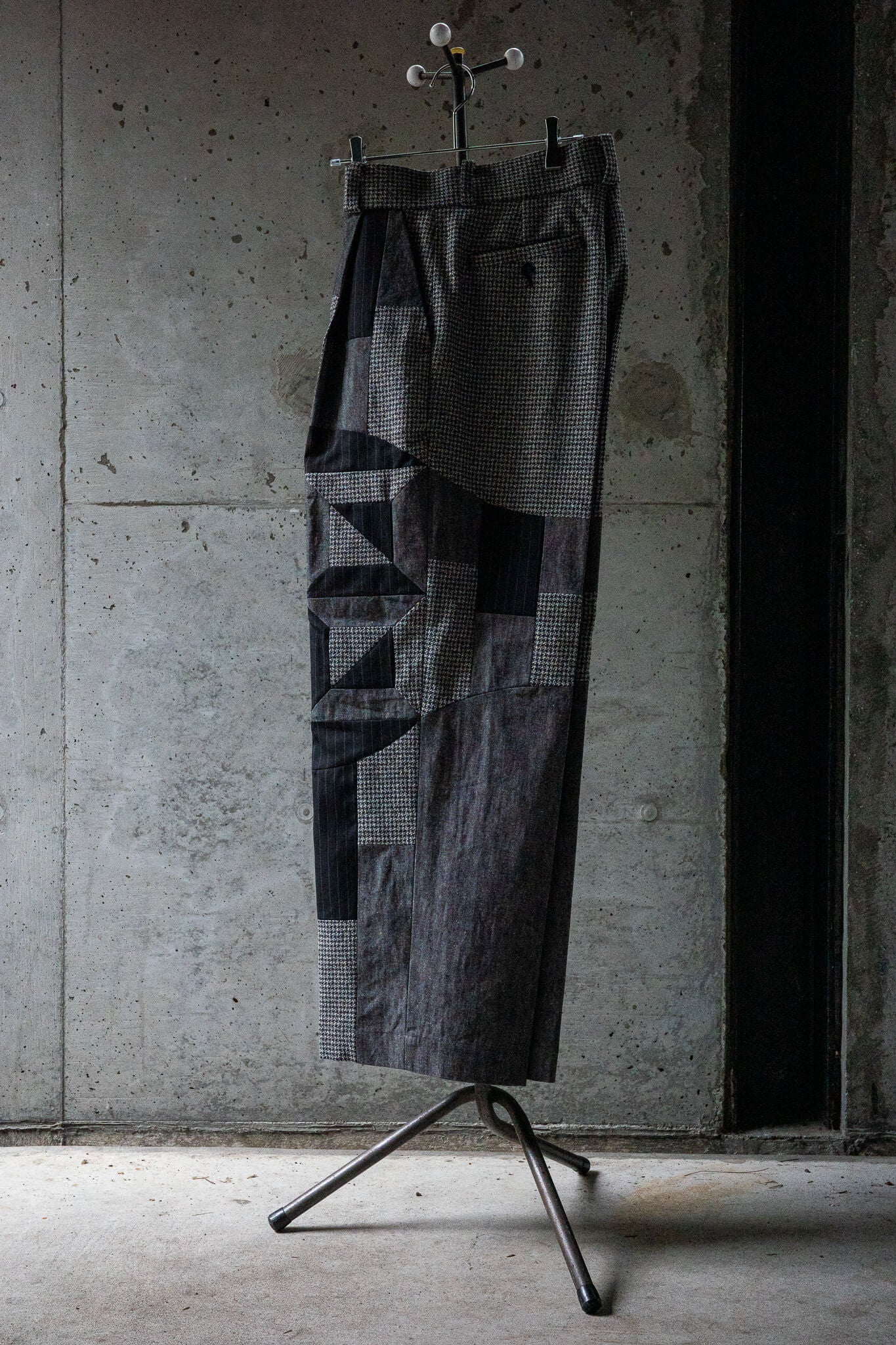 Spomenik/Wide tuck pants 005