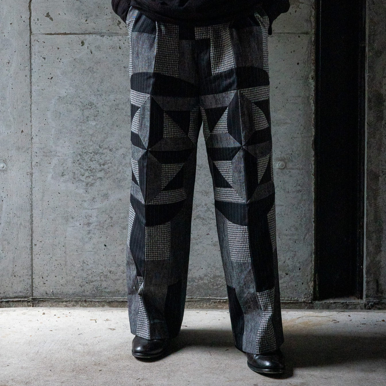 Spomenik/Wide tuck pants 005