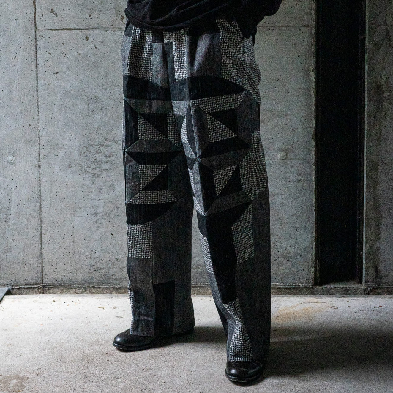 Spomenik/Wide tuck pants 005
