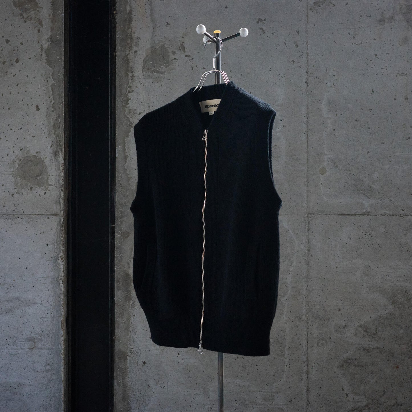 Slopeslow(スロープスロウ)/zip front vest