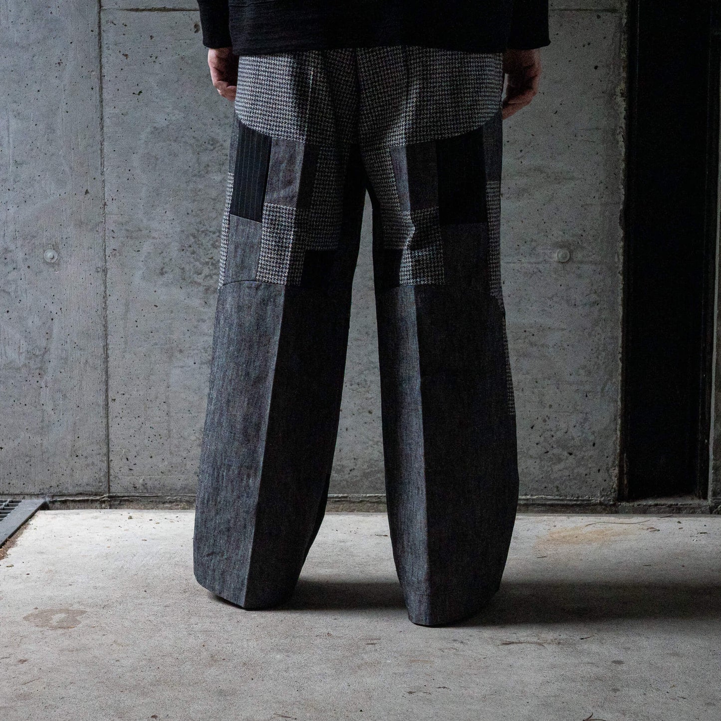 Spomenik/Wide tuck pants 005