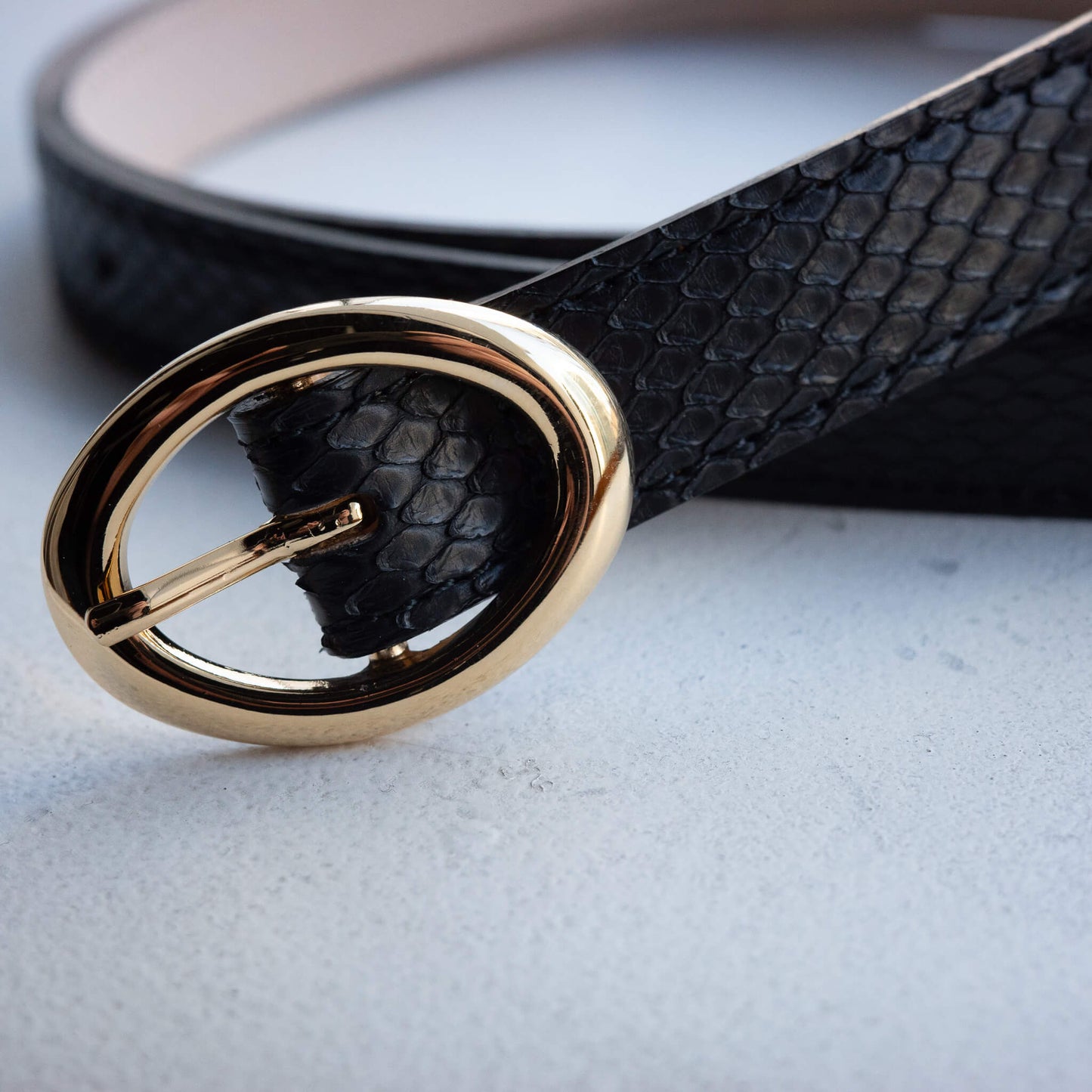 BISOWN(ビソウン)/PYTHON OVAL BELT/BK