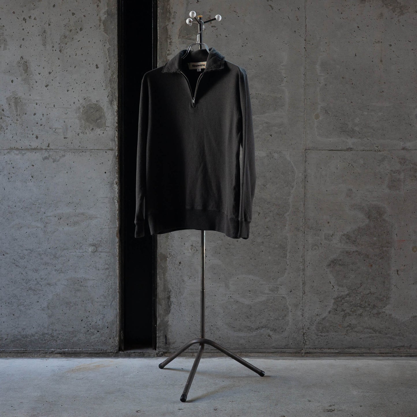Slopeslow(スロープスロウ)/Half zip top carbon