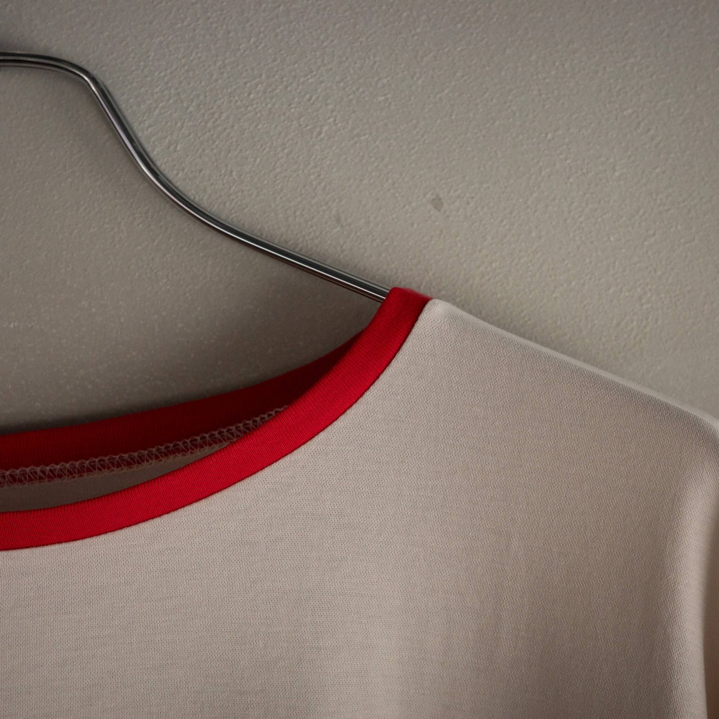 BISOWN(ビソウン)/PIMA MOKLODI RINGER TEE STONE×RED
